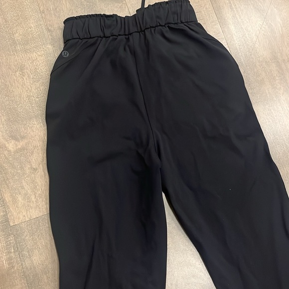 Women’s Lululemon pants. - Picture 2 of 4